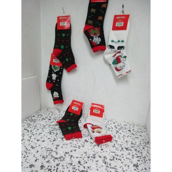 Christmas Ladies Crew Socks  6 Pairs Assorted Colors And Designs ret 9-11 New - Picture 2 of 2